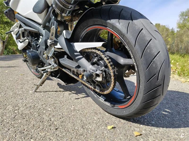 Triumph Street Triple - Vista 10
