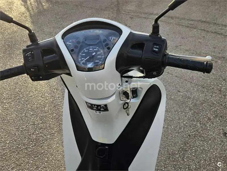 Honda SH125i - Vista 5