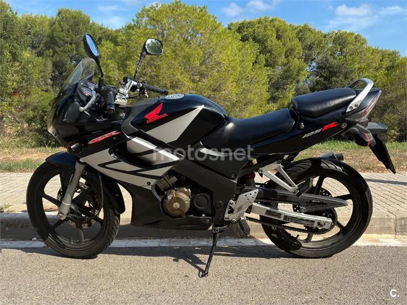 Honda CBR125R - Vista 3