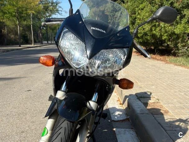 Honda CBR125R - Vista 4