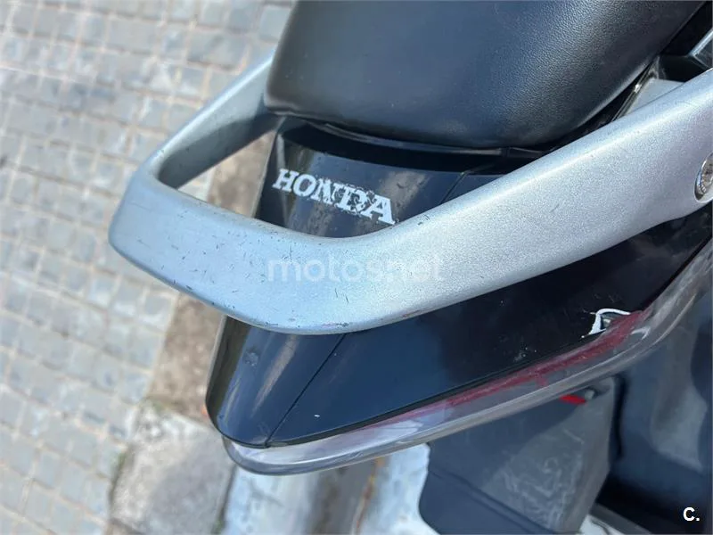 Honda CBR125R - Vista 8