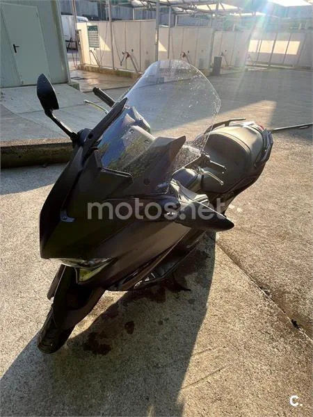 Yamaha TMAX 560 - Vista 4