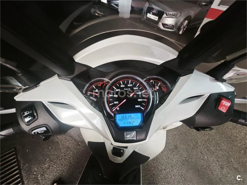 Honda SH300i - Vista 7