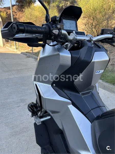 Honda X-ADV - Vista 13