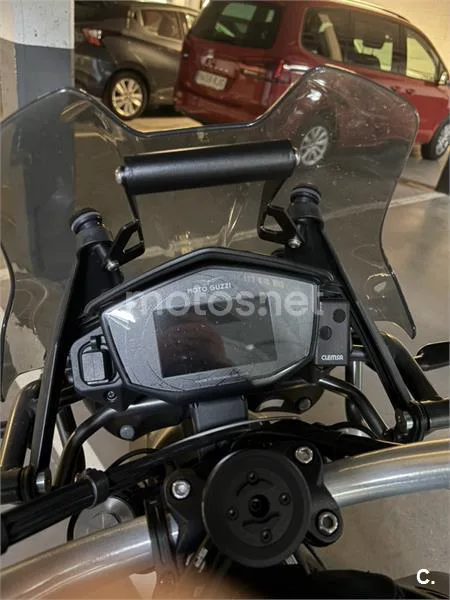 Moto Guzzi V85 TT - Vista 3