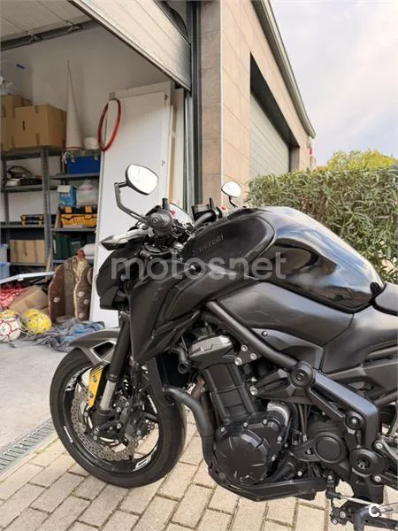 Kawasaki Z900 - Vista 4
