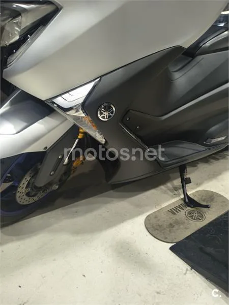 Yamaha TMAX - Vista 3