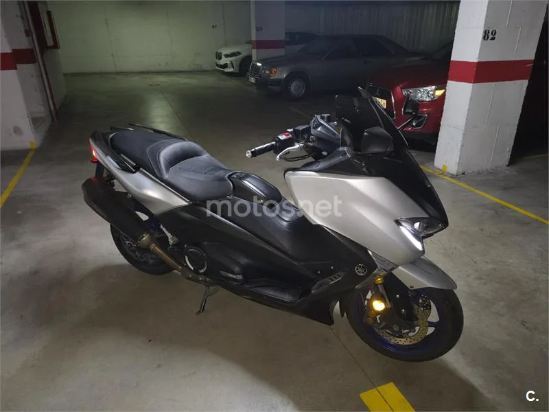 Yamaha TMAX - Vista 7
