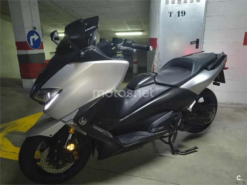Yamaha TMAX - Vista 8