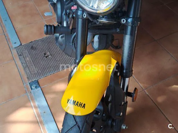 Yamaha XSR125 - Vista 4