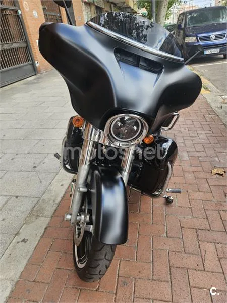 Harley-Davidson Street Glide - Vista 3