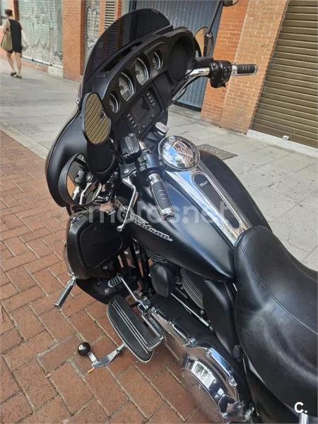 Harley-Davidson Street Glide - Vista 7