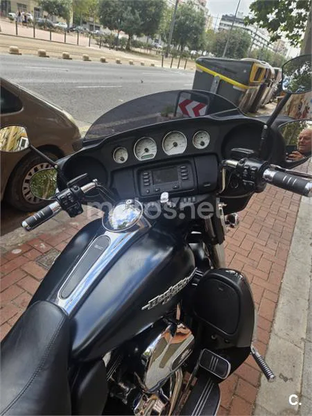 Harley-Davidson Street Glide - Vista 9