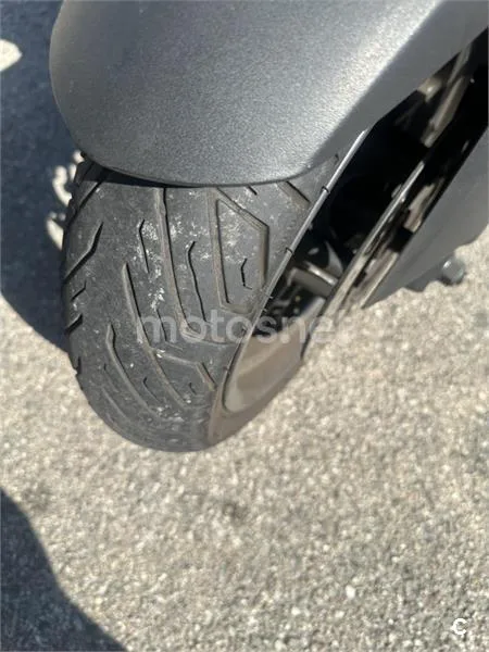 Yamaha XMAX 400 - Vista 9