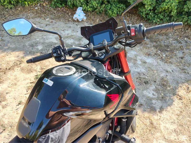 Honda CB750 Hornet - Vista 6