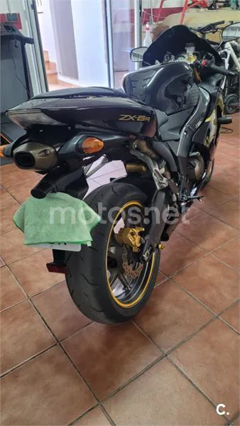 Kawasaki Ninja ZX-6R - Vista 3