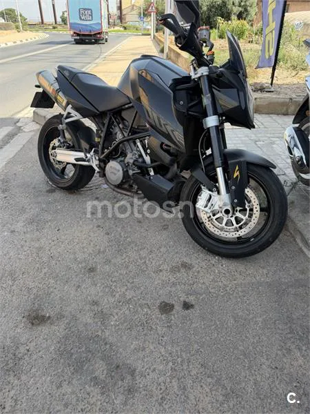 KTM 990 Super Duke - Vista 4