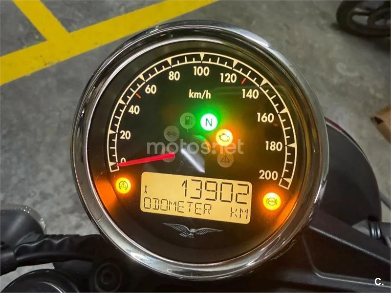 Moto Guzzi V7 III - Vista 4