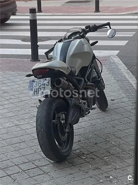 Ducati Monster 696 - Vista 3