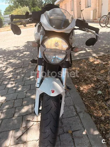 Ducati Monster 696 - Vista 4