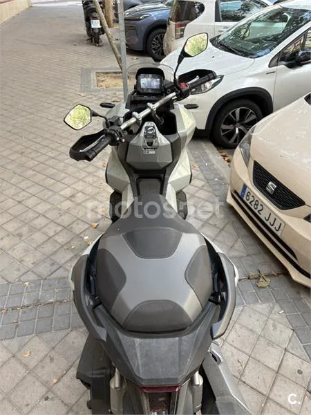 Honda ADV350 - Vista 5
