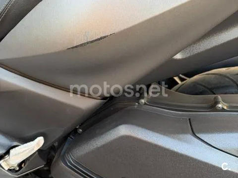 Yamaha XMAX 300 - Vista 3