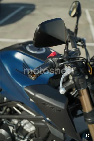 Honda CB125R - Vista 11
