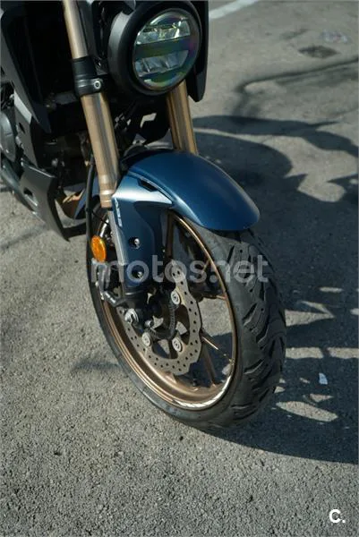 Honda CB125R - Vista 12