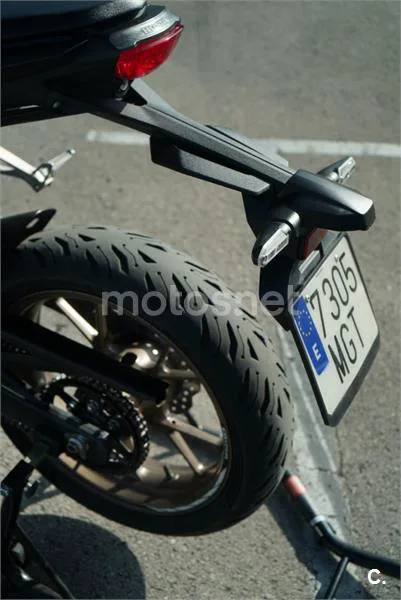 Honda CB125R - Vista 15