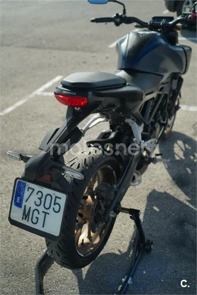 Honda CB125R - Vista 3
