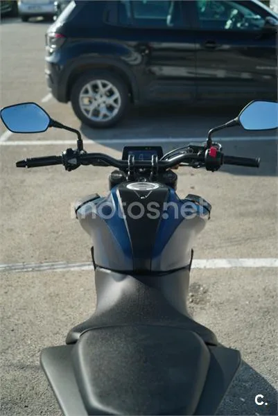 Honda CB125R - Vista 4