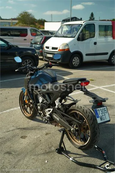 Honda CB125R - Vista 5