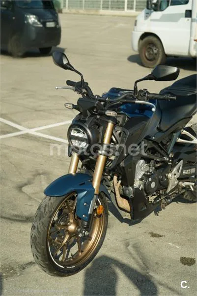 Honda CB125R - Vista 6
