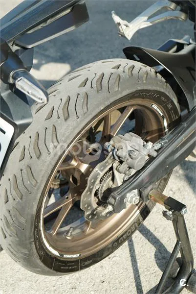 Honda CB125R - Vista 8