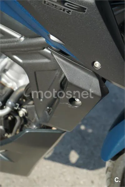 Honda CB125R - Vista 10