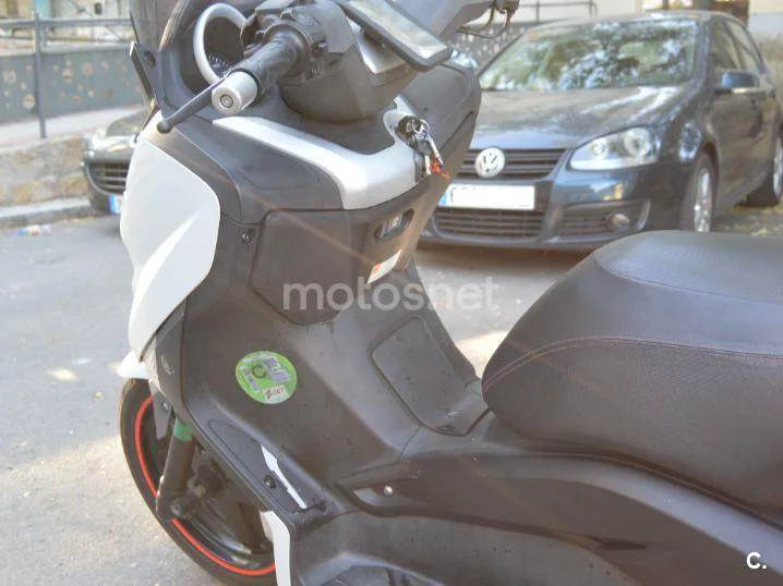 Yamaha XMAX 250 - Vista 10