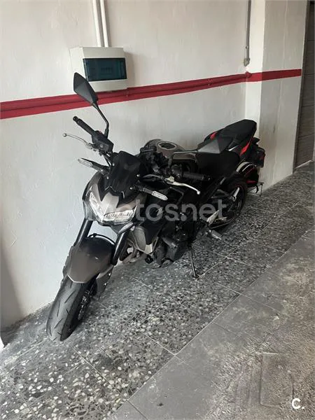 Kawasaki Z900 - Vista 3