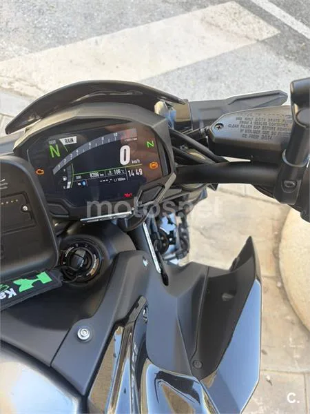 Kawasaki Z900 - Vista 8