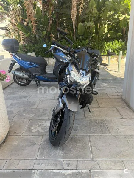 Kawasaki Z900 - Vista 9