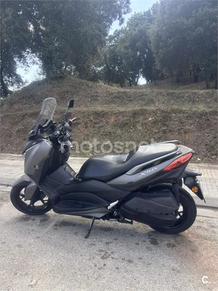 Yamaha XMAX 300 - Vista 3