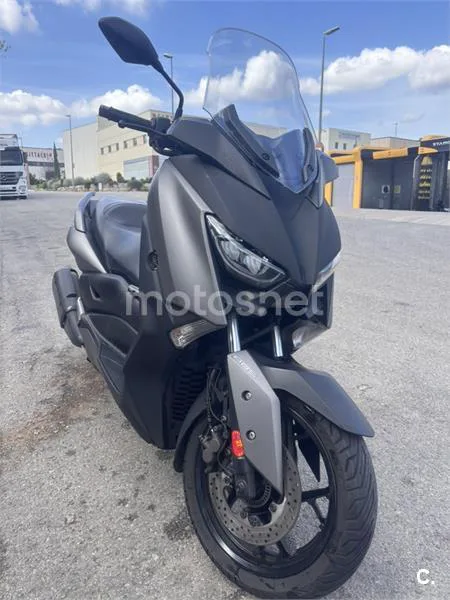 Yamaha XMAX 300 - Vista 4