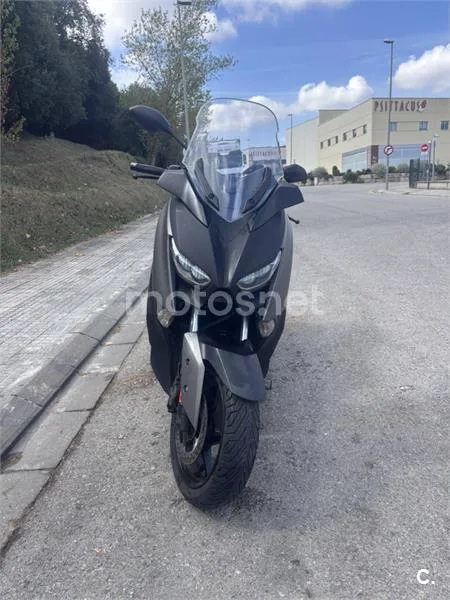 Yamaha XMAX 300 - Vista 9