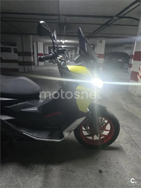 Aprilia SR GT 125 - Vista 4