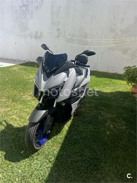 Yamaha XMAX 300 - Vista 4