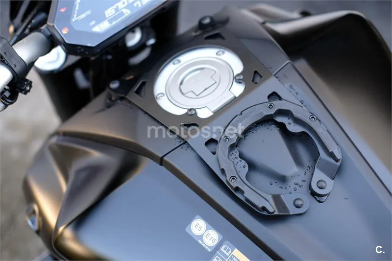 Yamaha MT-07 - Vista 16
