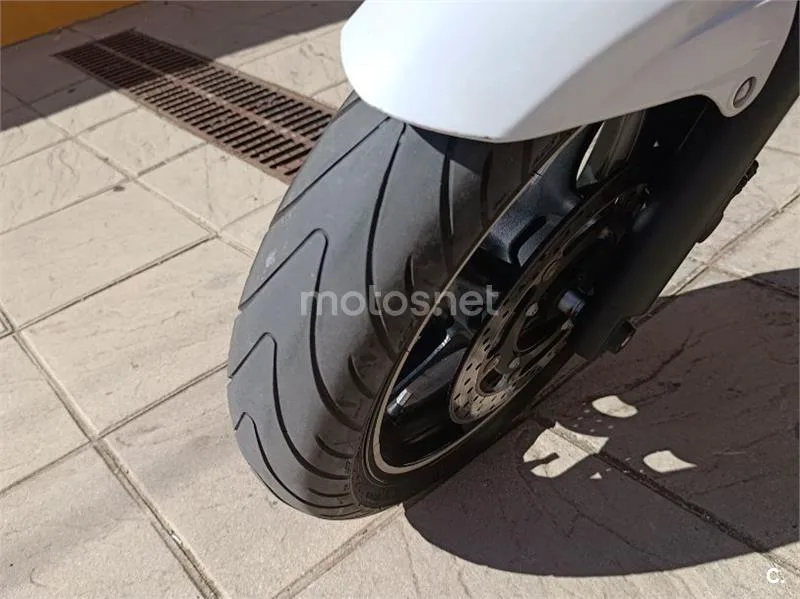 Yamaha XJ6 Diversion N - Vista 6