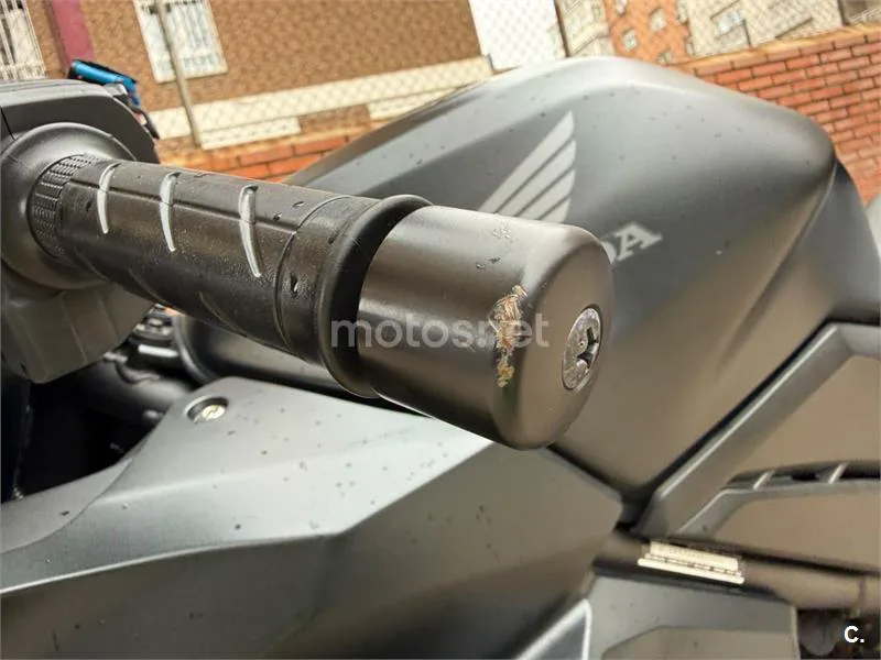 Honda CBR500R - Vista 12