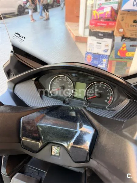 Suzuki Burgman 400 - Vista 3
