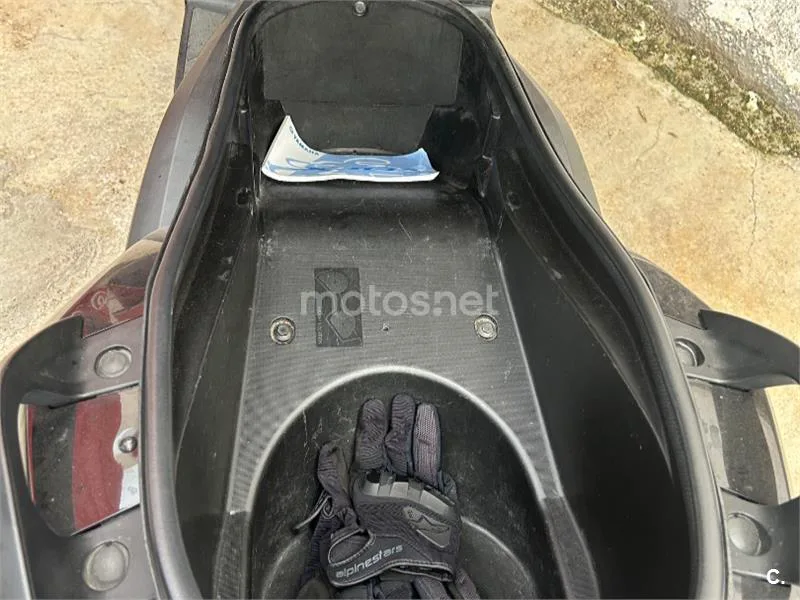Yamaha XMAX 400 - Vista 6