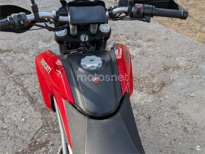 Ducati Hyperstrada - Vista 3